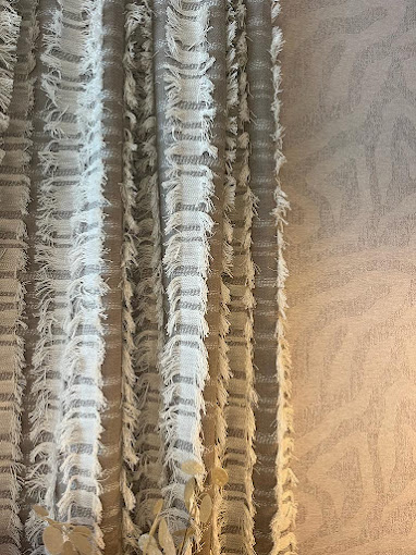 gordijnen met behang showroom